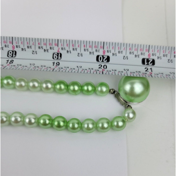 Vintage Light Soft Green Necklace Made in Japan Graduated Beads Two Strands 20in - Picture 10 of 11